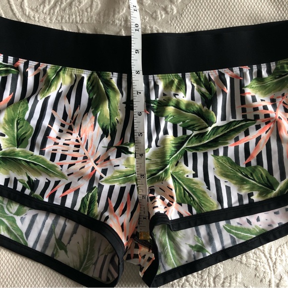 Body Glove Active Pulse Samoa Swim Shorts - athletic activewear shorts - LARGE - Picture 13 of 14